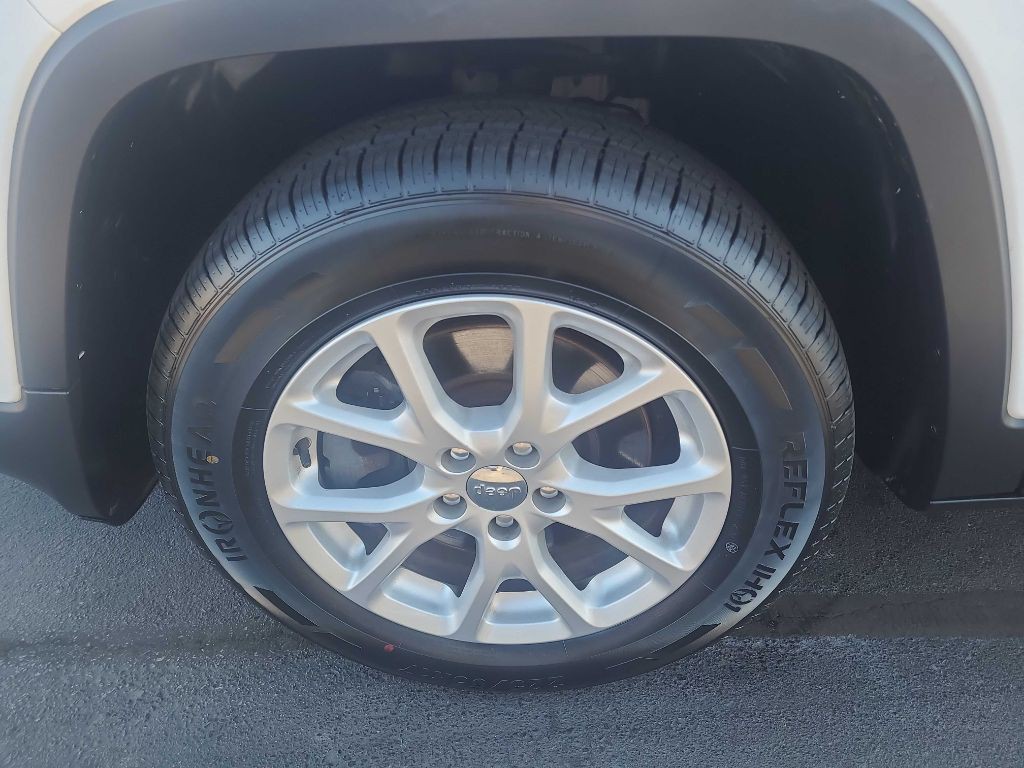 2014 Jeep Cherokee Image 28