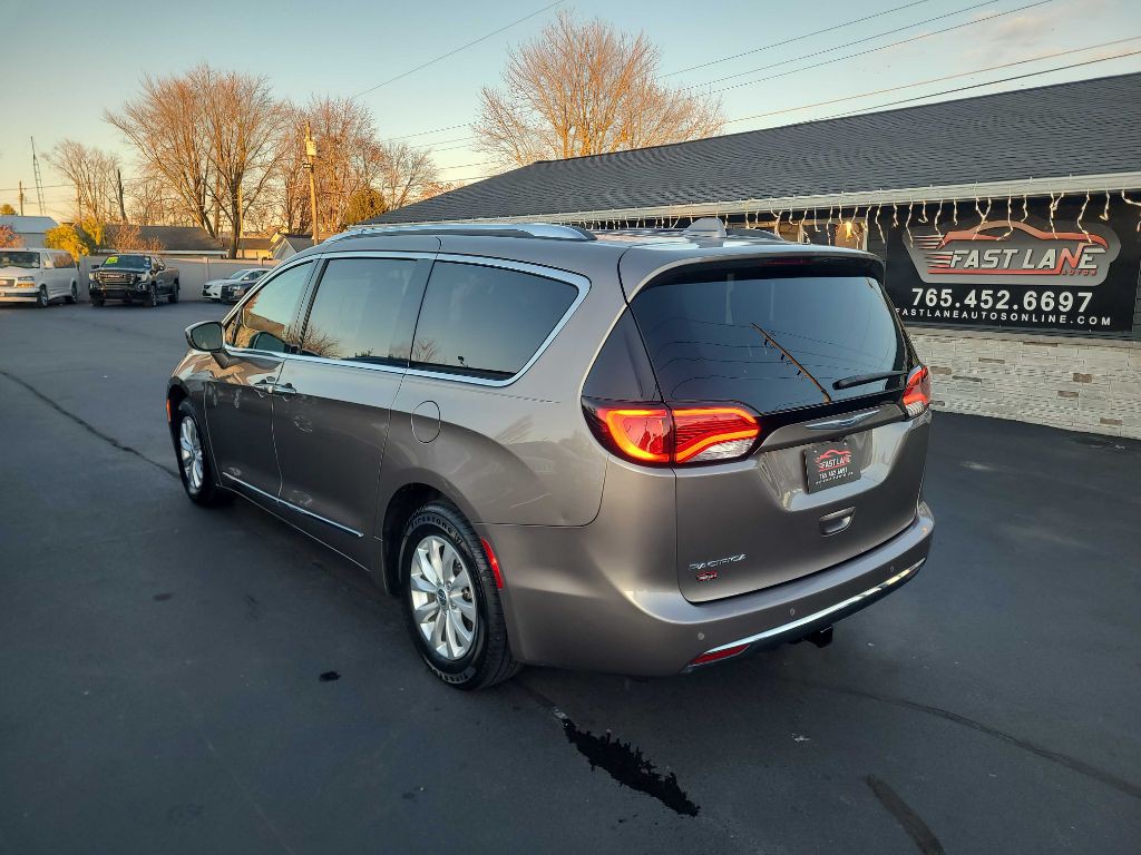 2018 Chrysler Pacifica Image 3