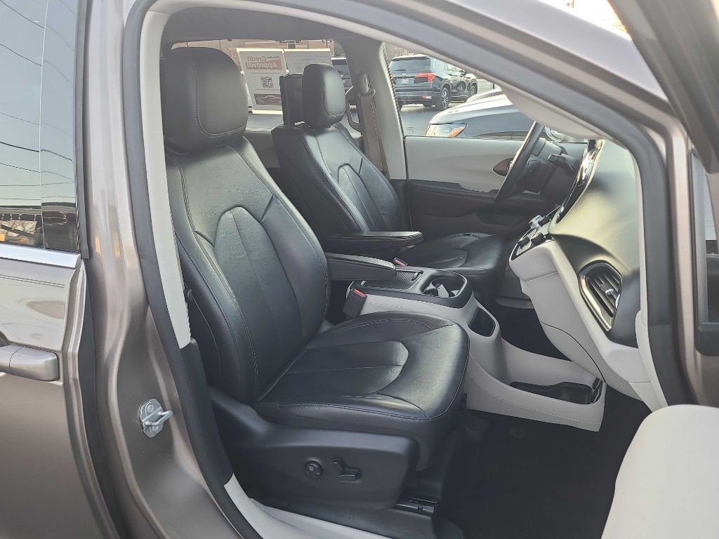 2018 Chrysler Pacifica Image 11