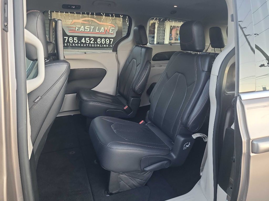 2018 Chrysler Pacifica Image 12
