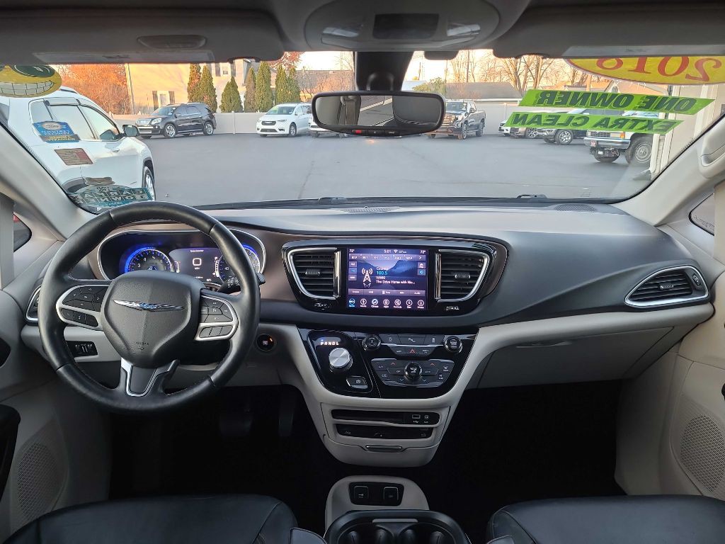 2018 Chrysler Pacifica Image 16