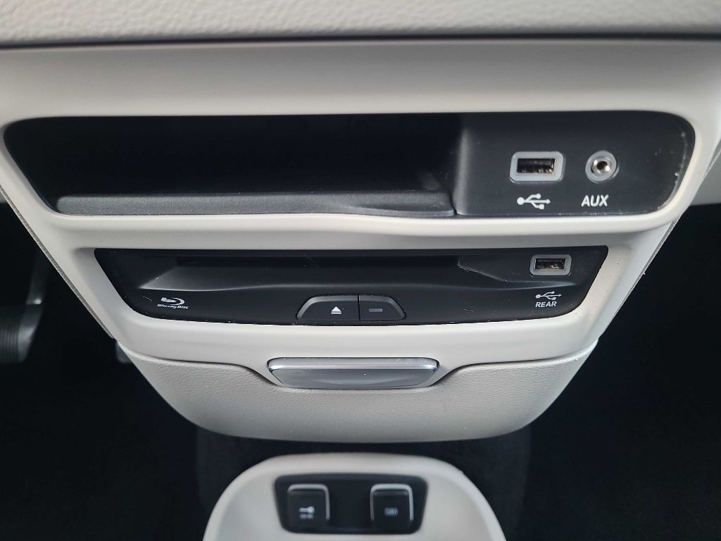 2018 Chrysler Pacifica Image 27