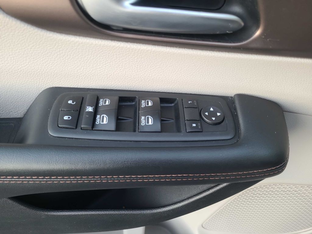 2018 Chrysler Pacifica Image 31