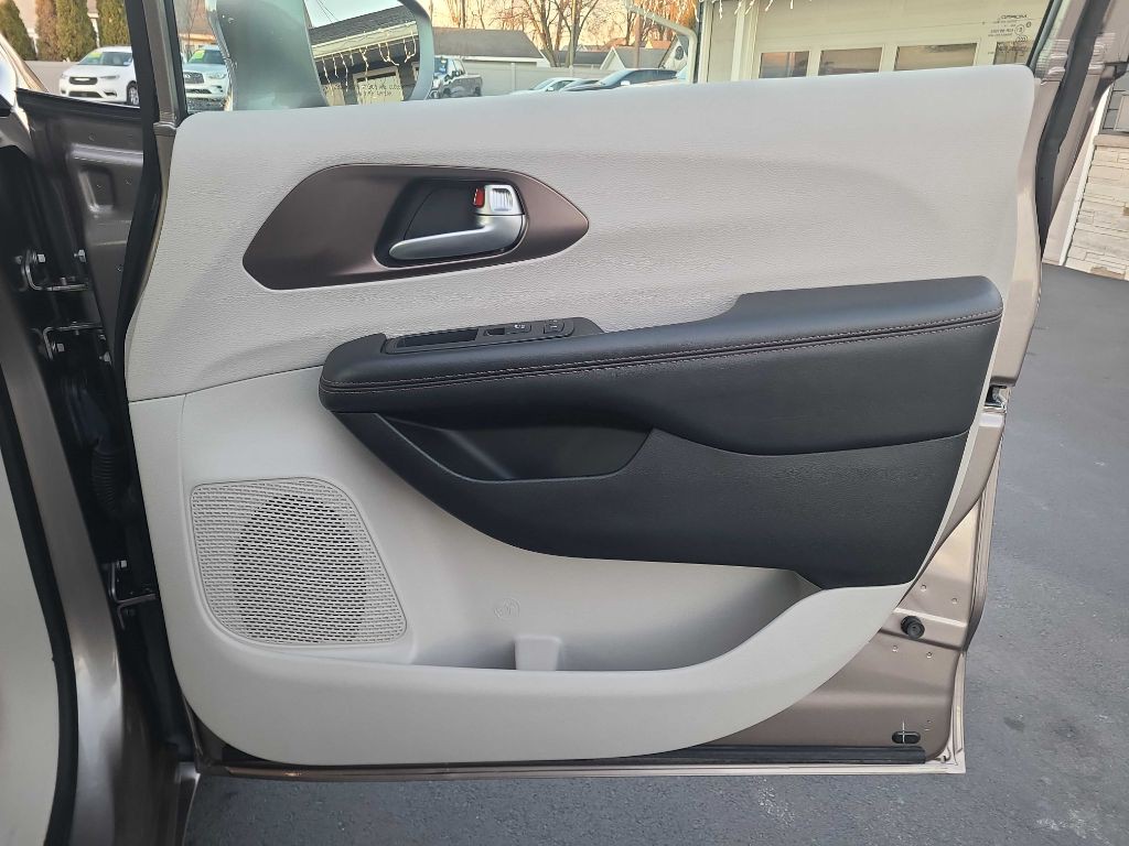 2018 Chrysler Pacifica Image 33