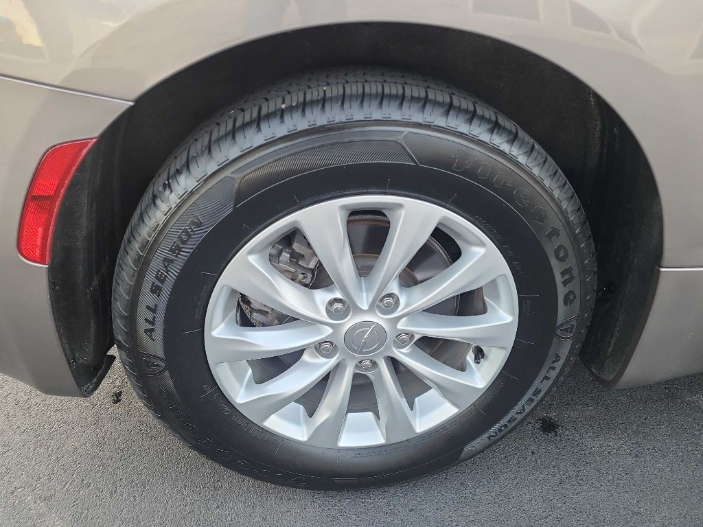 2018 Chrysler Pacifica Image 38