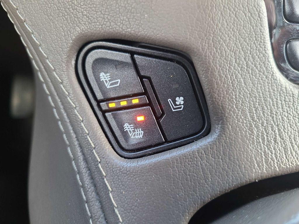 2017 GMC Yukon Image 32