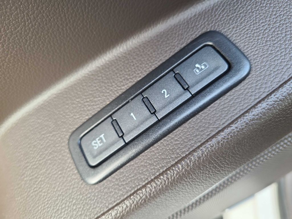 2017 GMC Yukon Image 35