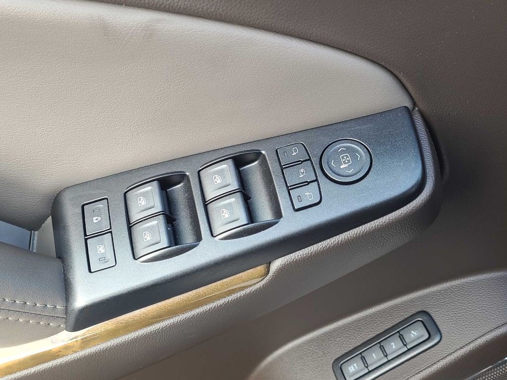 2017 GMC Yukon Image 38