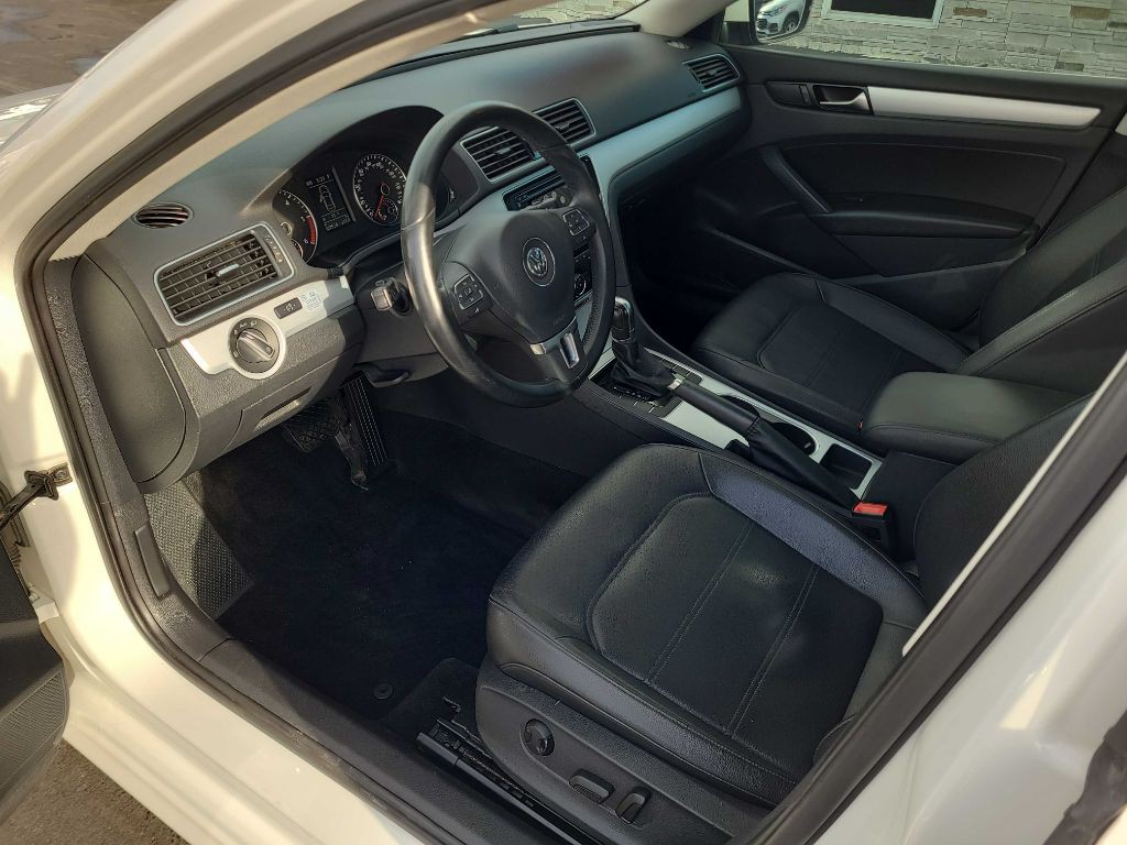 2013 Volkswagen Passat Image 11