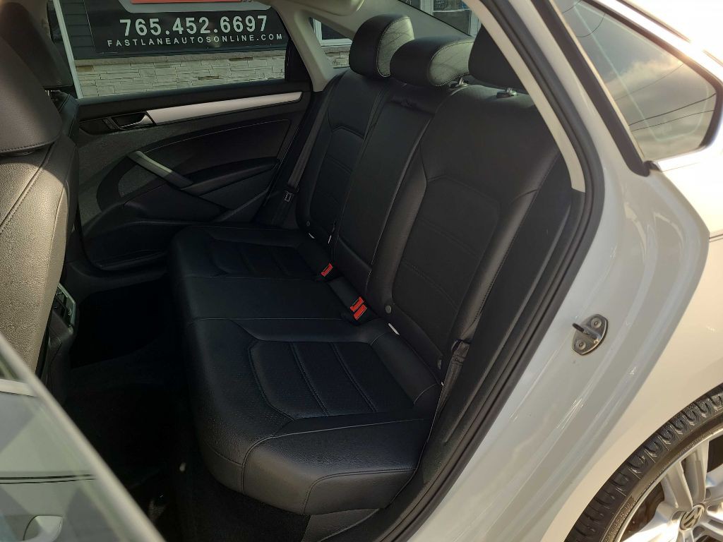 2013 Volkswagen Passat Image 13