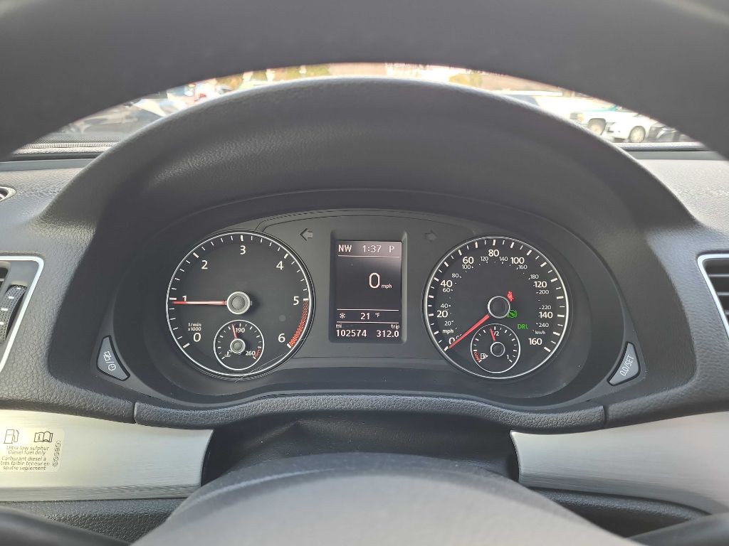 2013 Volkswagen Passat Image 18