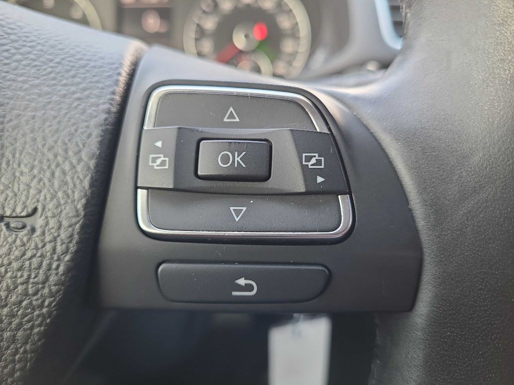 2013 Volkswagen Passat Image 22