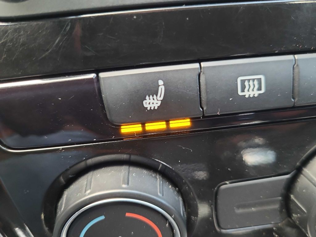 2013 Volkswagen Passat Image 25