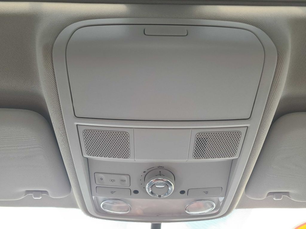 2013 Volkswagen Passat Image 27