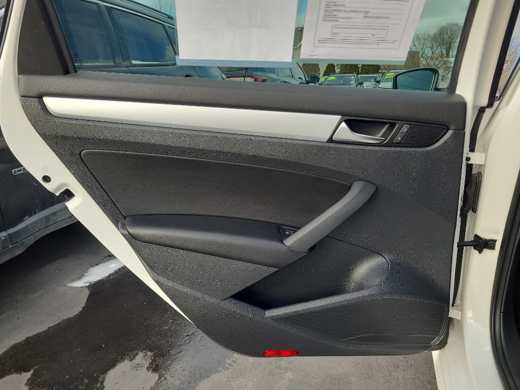 2013 Volkswagen Passat Image 31