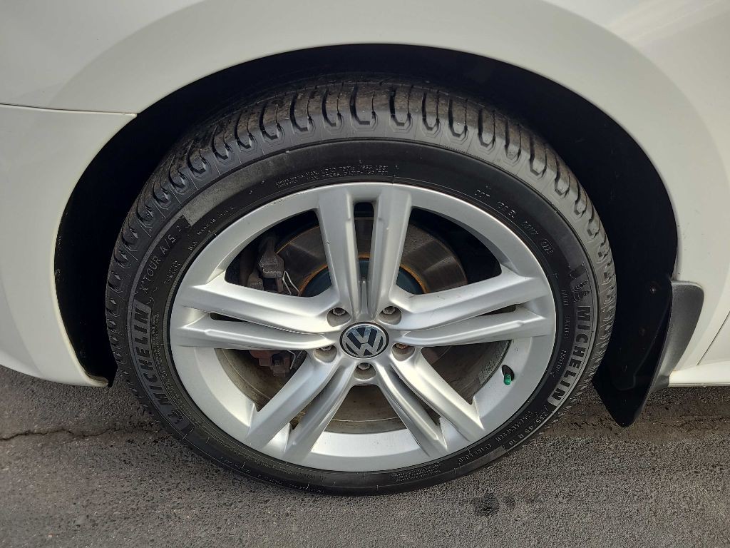 2013 Volkswagen Passat Image 34