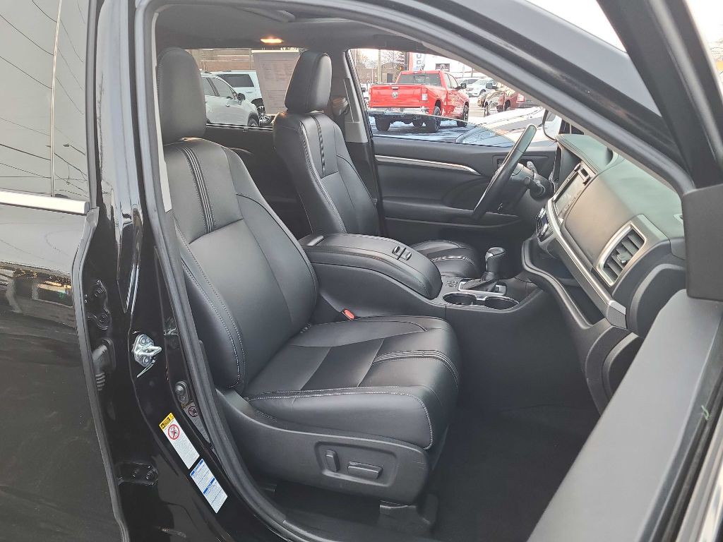 2018 Toyota Highlander Image 12