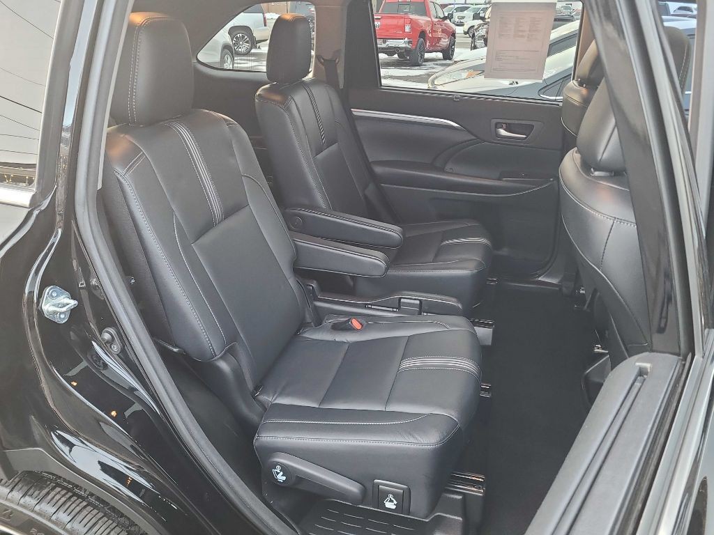 2018 Toyota Highlander Image 14
