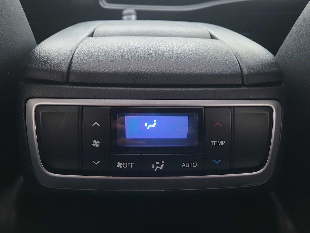 2018 Toyota Highlander Image 17