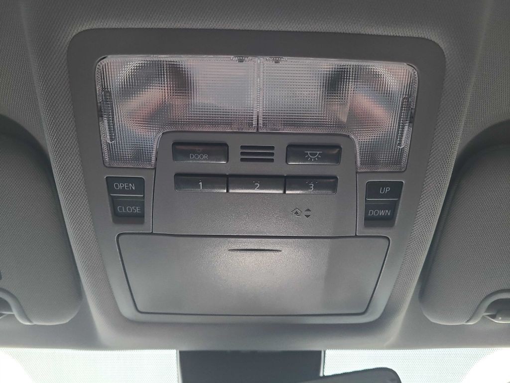 2018 Toyota Highlander Image 32