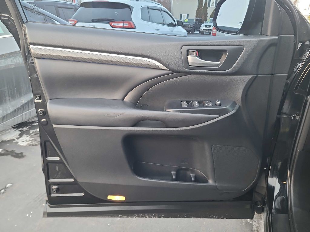 2018 Toyota Highlander Image 35