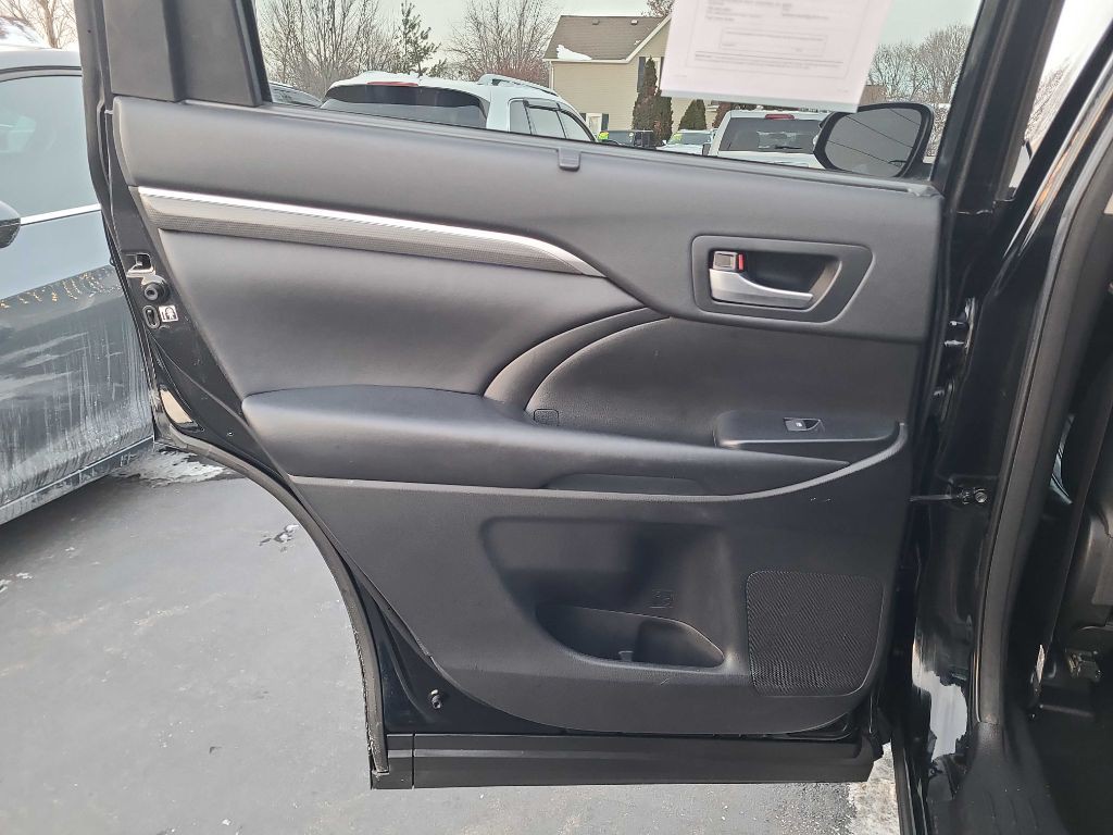 2018 Toyota Highlander Image 36
