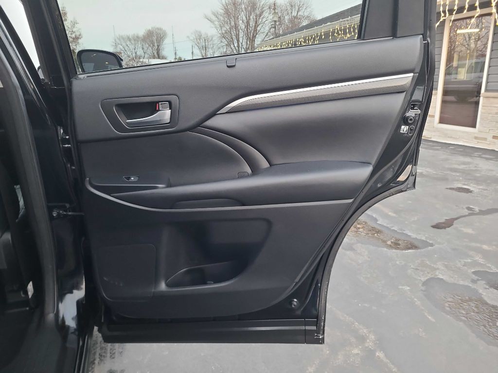 2018 Toyota Highlander Image 38