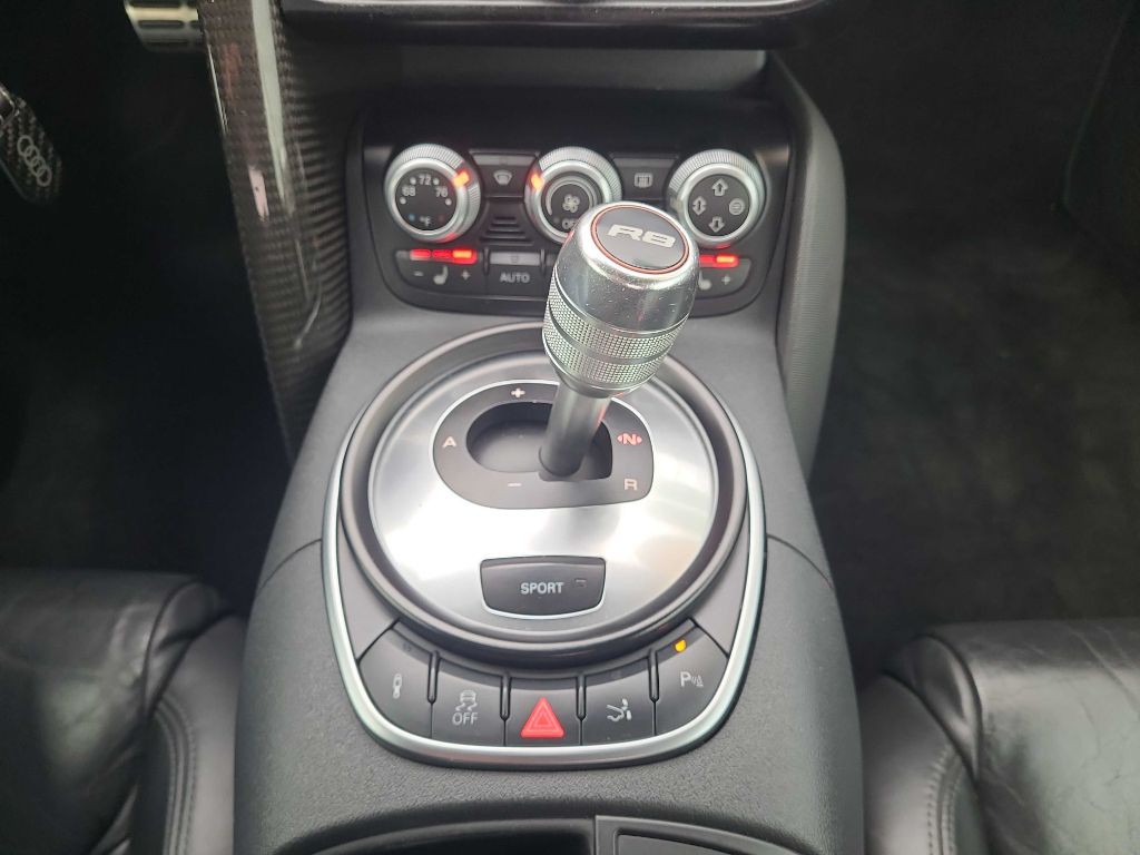 2012 Audi R8 Image 19