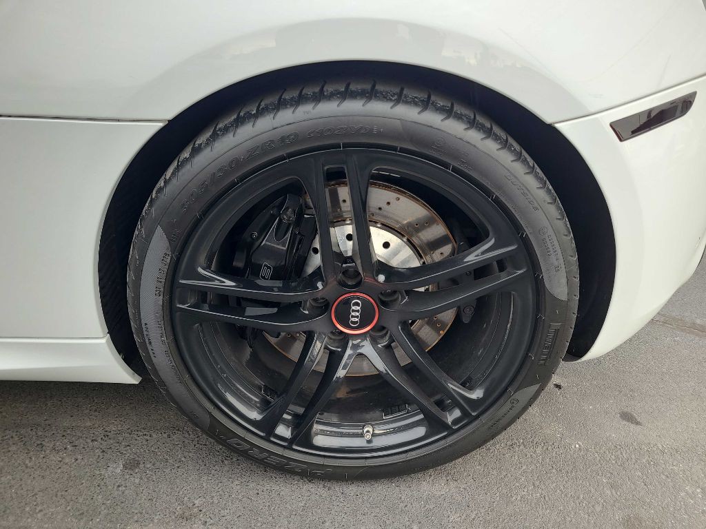 2012 Audi R8 Image 25