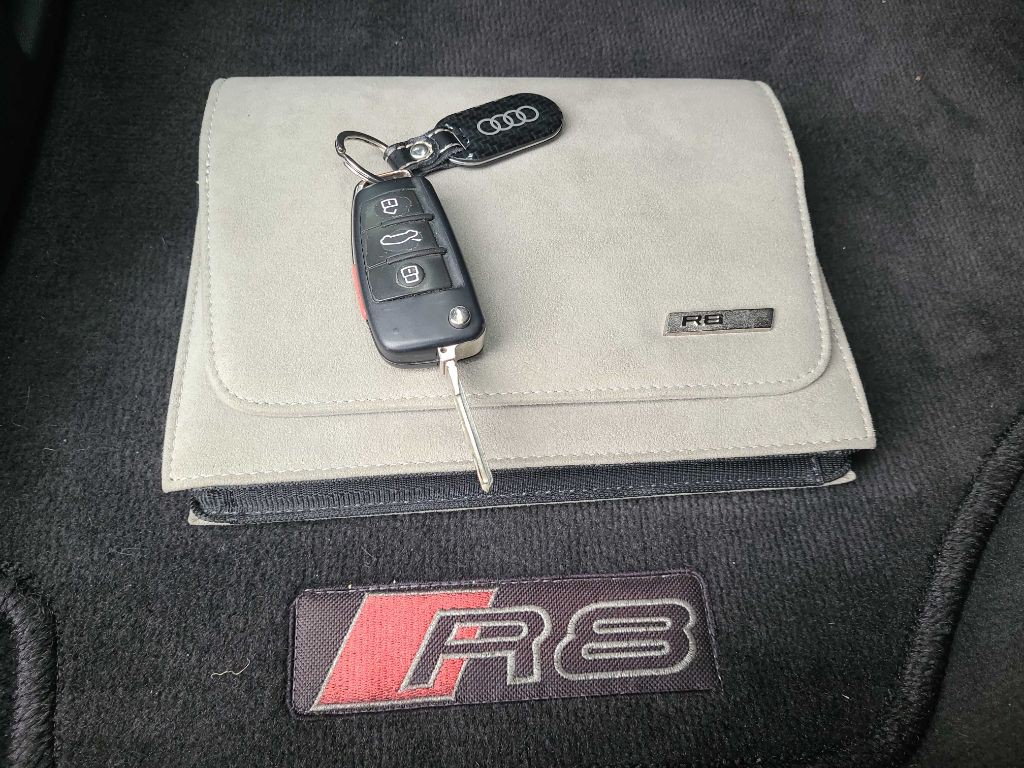 2012 Audi R8 Image 30