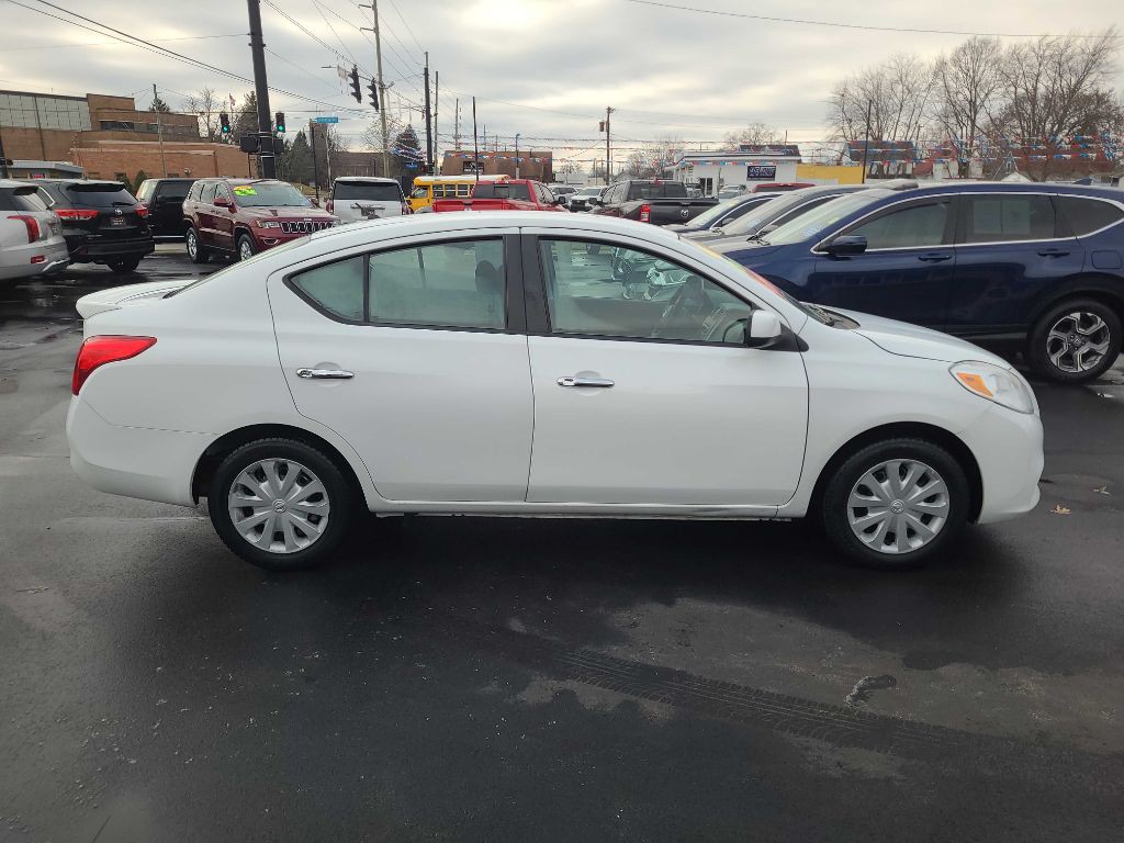 2013 Nissan Versa Image 6