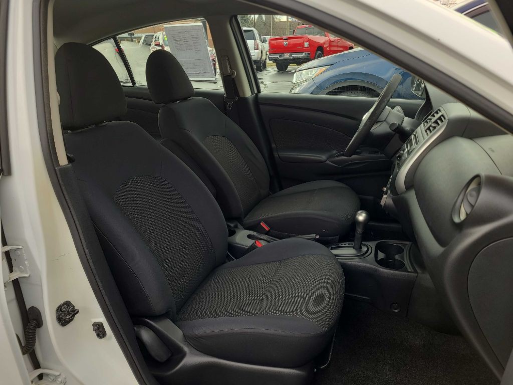 2013 Nissan Versa Image 9