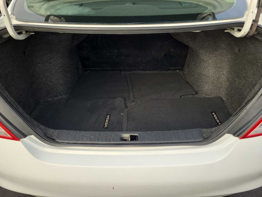 2013 Nissan Versa Image 12