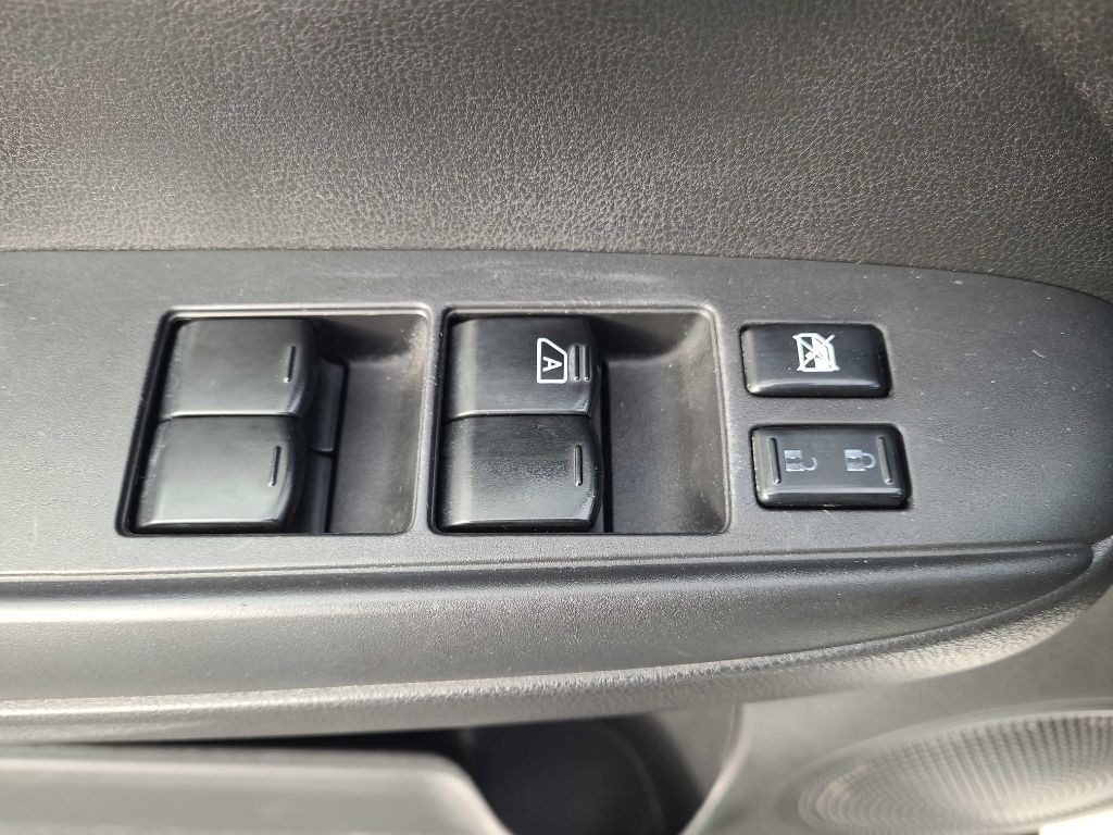 2013 Nissan Versa Image 21