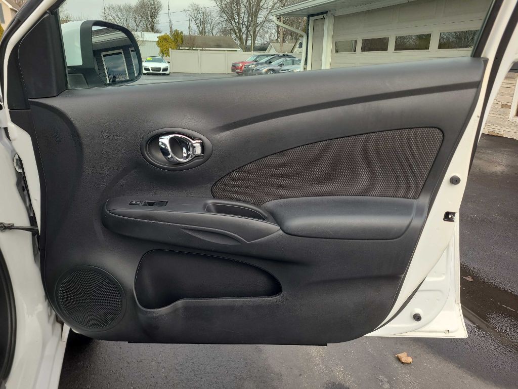 2013 Nissan Versa Image 23
