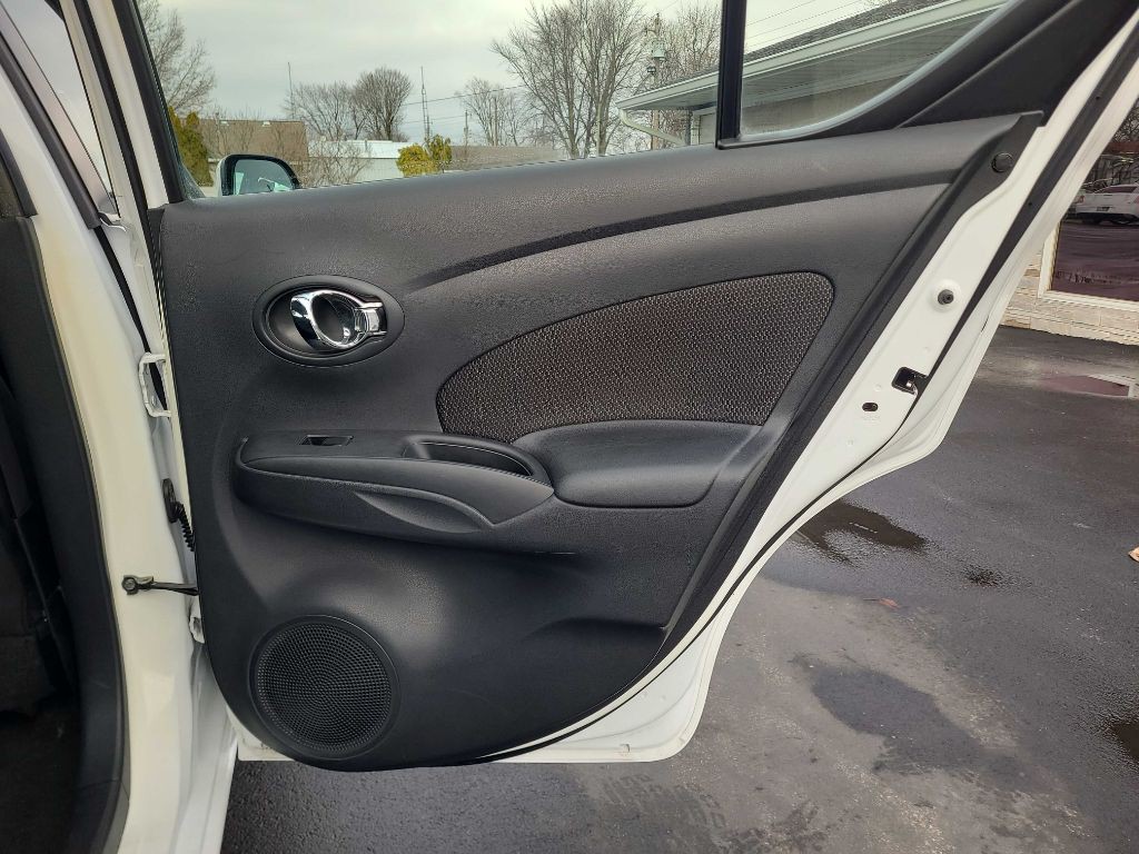 2013 Nissan Versa Image 24