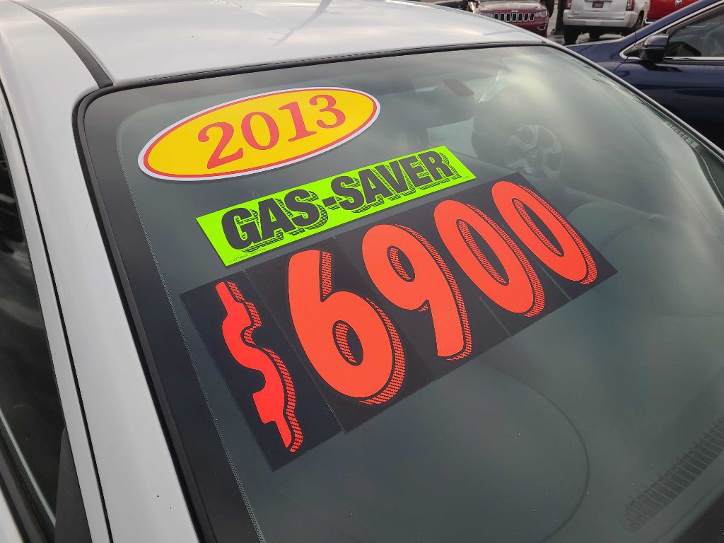 2013 Nissan Versa Image 28