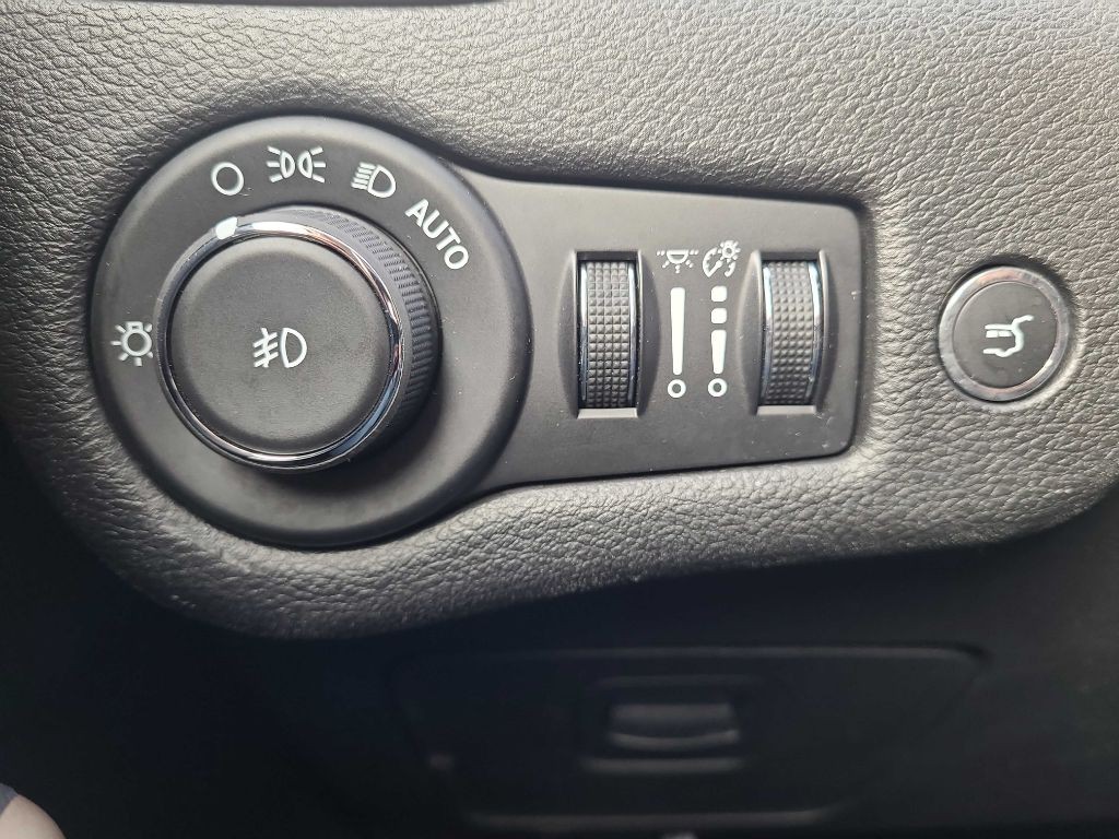 2018 Jeep Cherokee Image 18