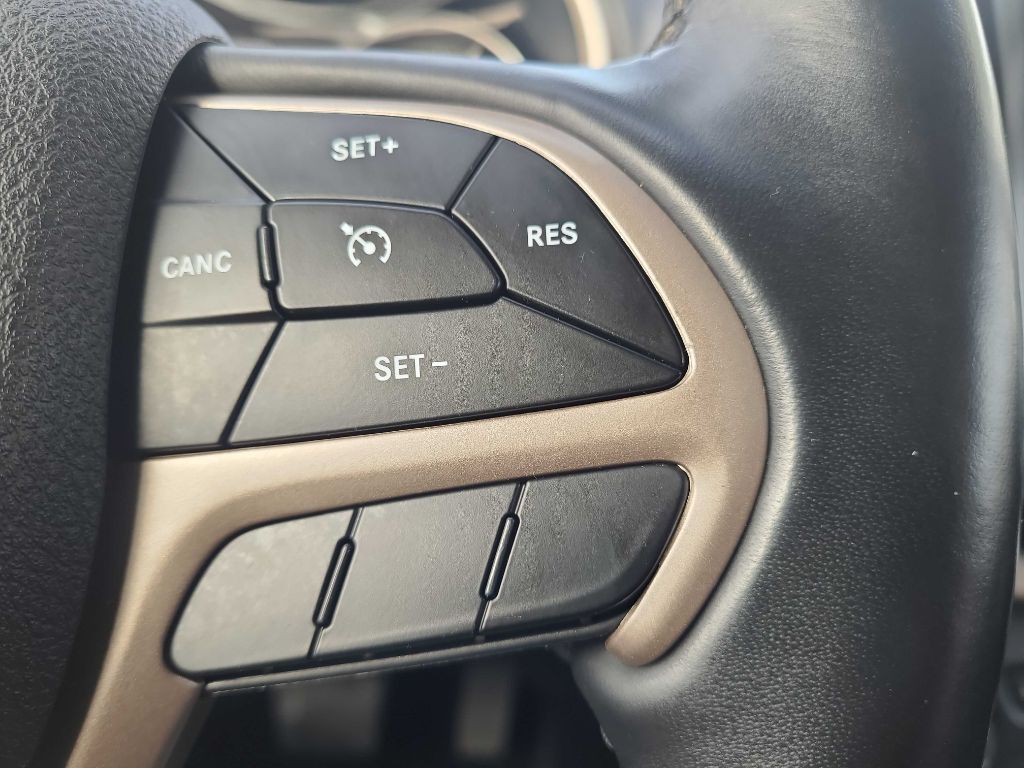 2018 Jeep Cherokee Image 19