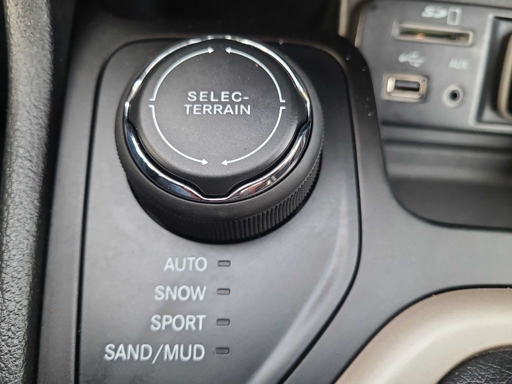 2018 Jeep Cherokee Image 25