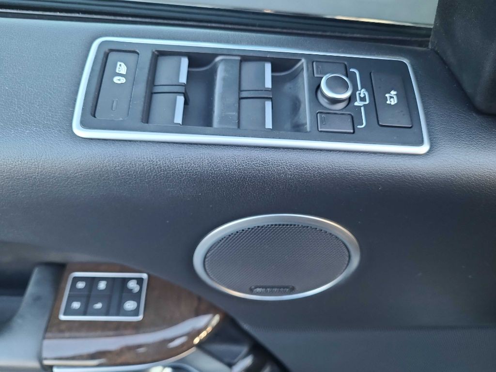 2016 Land Rover Range Rover Image 30