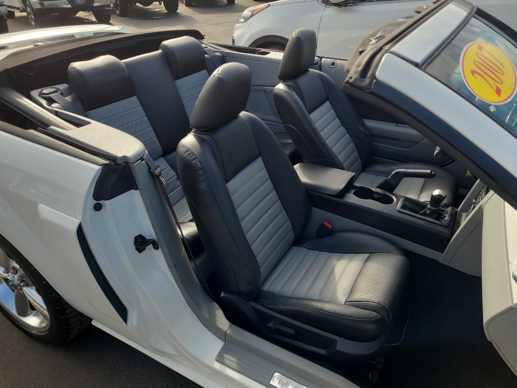 2007 Ford Mustang Image 19