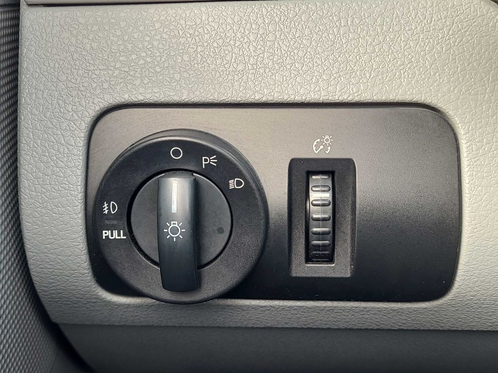 2007 Ford Mustang Image 24