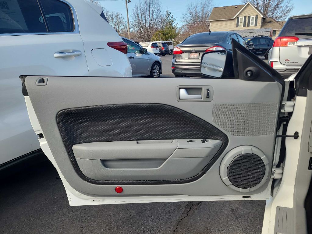 2007 Ford Mustang Image 30