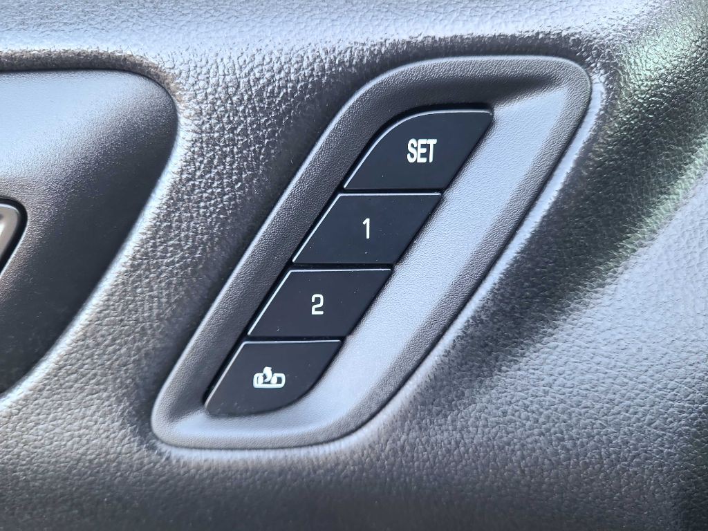 2017 GMC Acadia Image 32