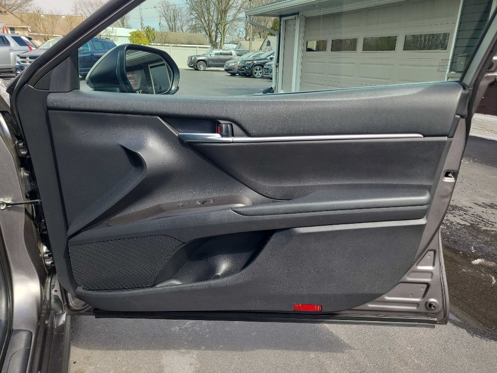 2021 Toyota Camry Image 32