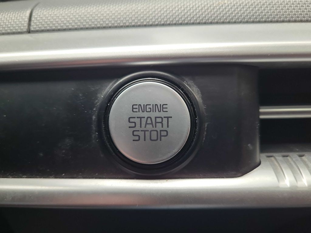 2022 Kia K5 Image 22