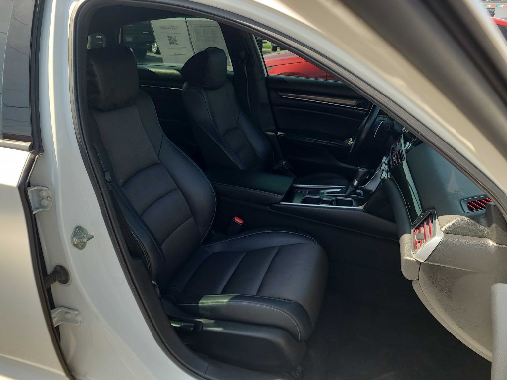 2018 Honda Accord Image 11