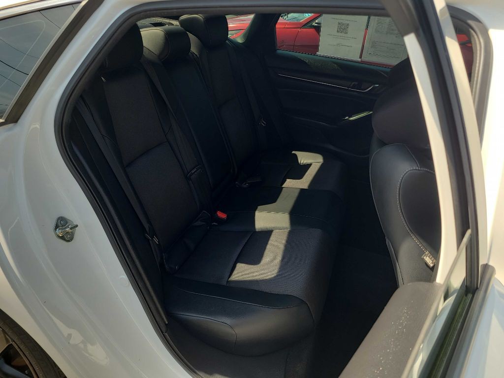 2018 Honda Accord Image 13