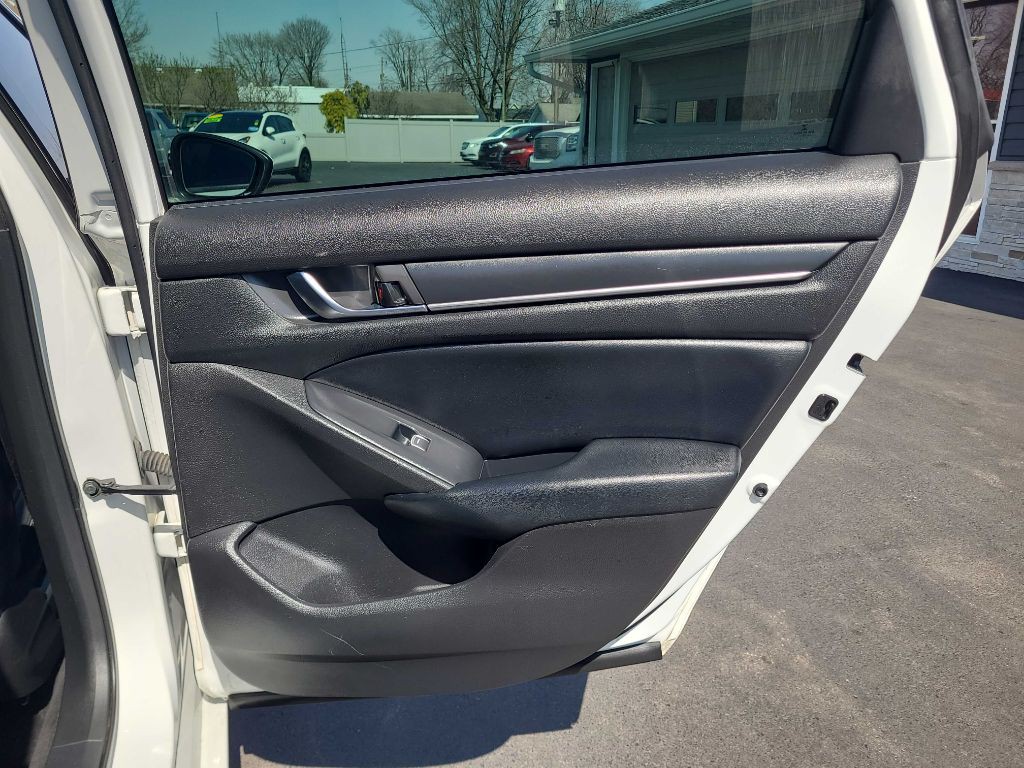 2018 Honda Accord Image 32